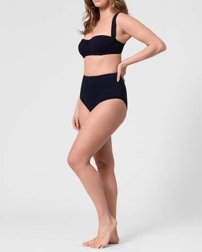 Model wearing the ROEM Calabria Top in Black, side view