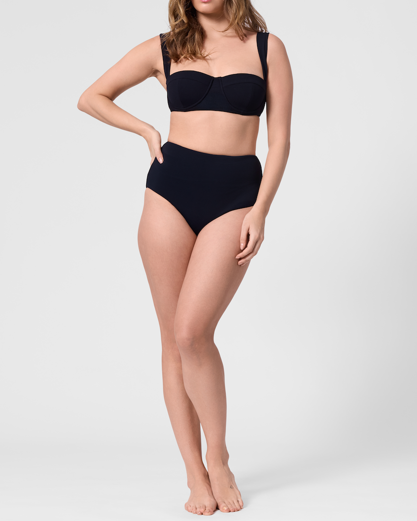 Model wearing the ROEM Lana Texture Bottom in Black, front view